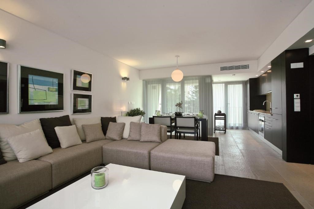 #altIMG Oda in Hotel# Tróia Residence Apartamentos Marina by The Editory #altIMG in# Lisbon, Portugal - #altIMG Image# 1